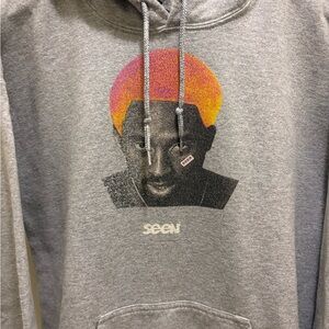 Men’s Kobe Bryant x Seen Gray Graphic Hoodie size Large